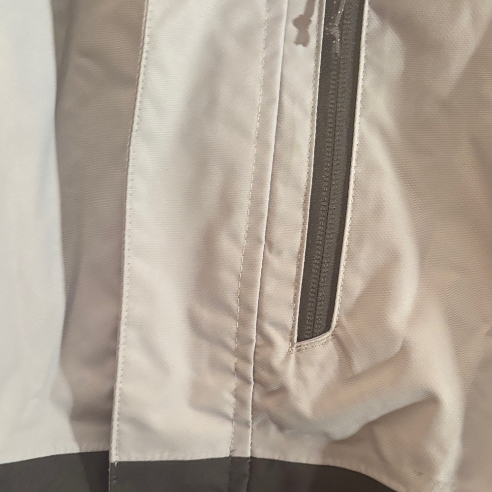 Columbia Gray and Black Ski Jacket - Picture 11 of 16